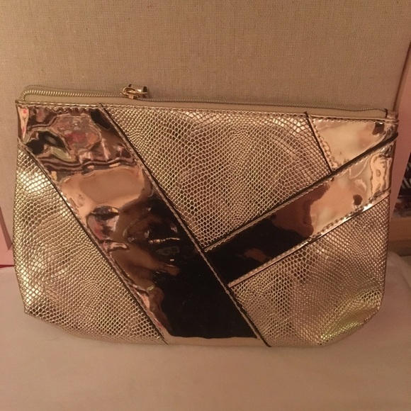 Gold metallic makeup bag - Picture 1 of 5